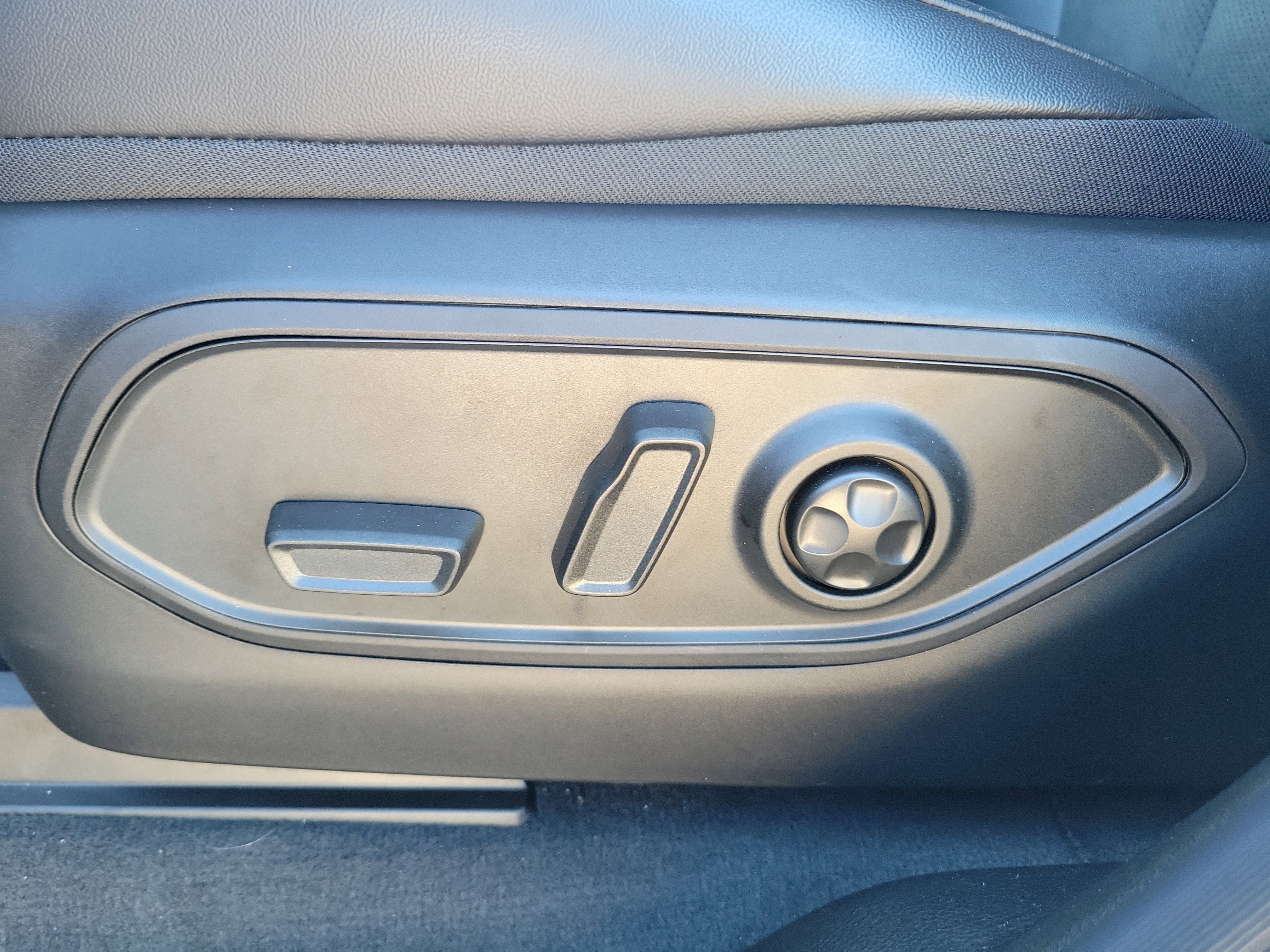 New 2025 Jeep Grand Cherokee Altitude image 11