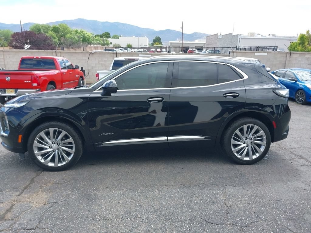 Used 2025 Buick Envision Avenir AWD/4WD image 2
