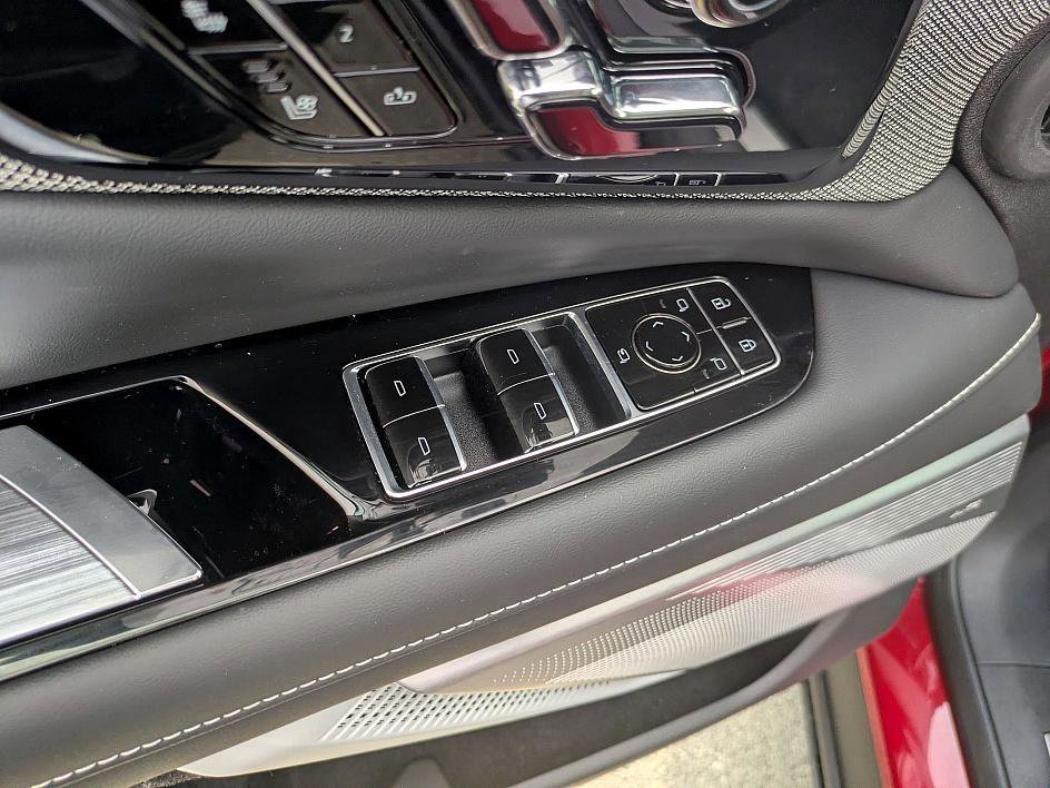 New 2025 Cadillac Optiq Luxury 2 AWD/4WD image 14