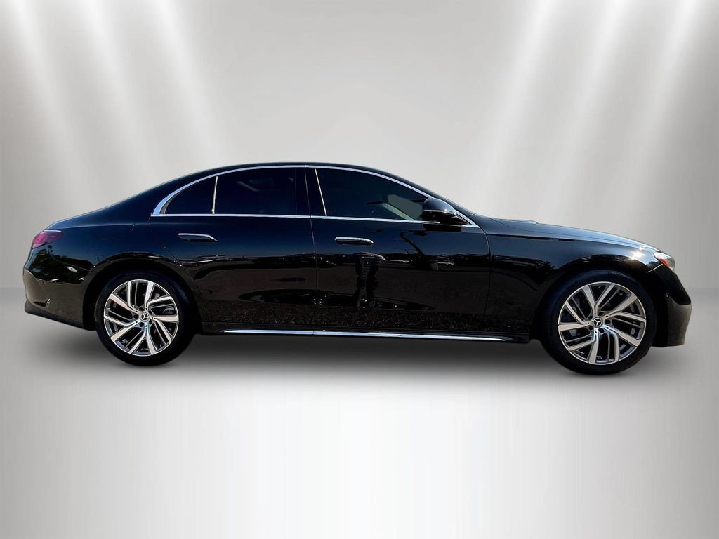 Used 2024 Mercedes-Benz E 350 4MATIC Sedan image 4