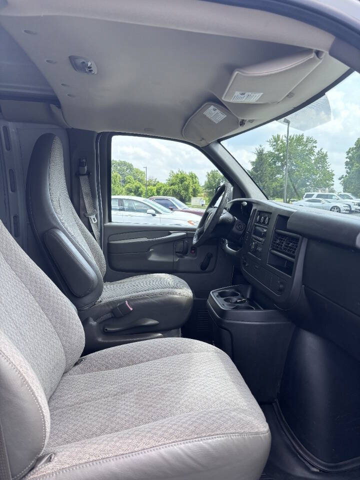 Used 2013 Chevrolet Express 1500 RWD image 7