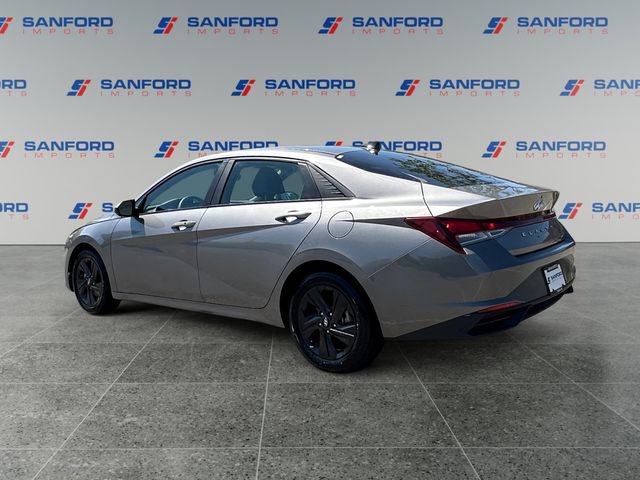 Used 2021 Hyundai Elantra SEL FWD image 3