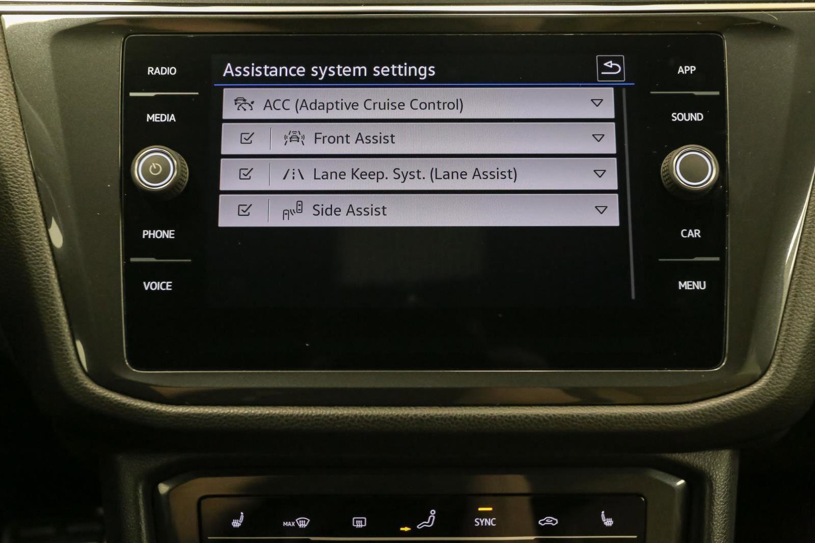 Certified 2023 Volkswagen Tiguan SE R-Line image 34