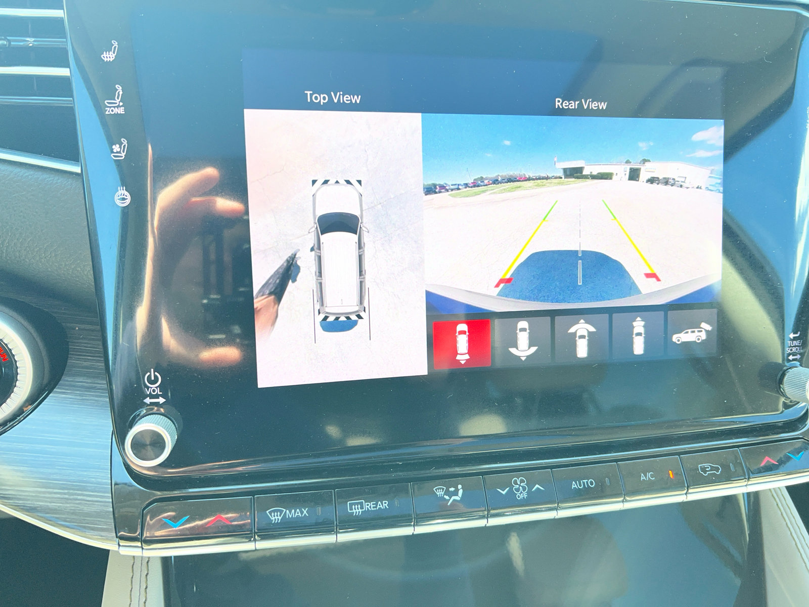 Used 2024 Jeep Wagoneer L Series III w/ Premium Group I image 32