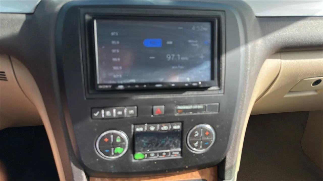 Used 2011 Buick Enclave CXL AWD/4WD image 38