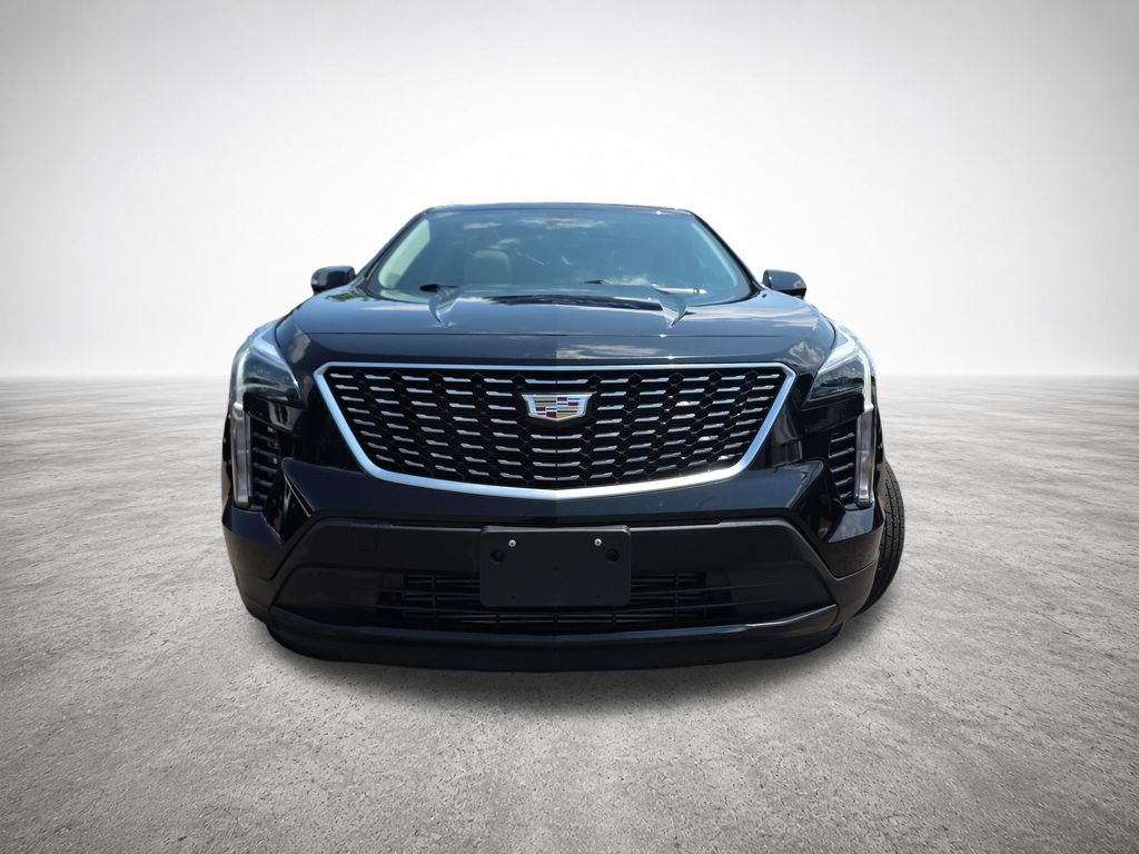 Used 2019 Cadillac XT4 Luxury w/ Cold Weather Package AWD/4WD image 3