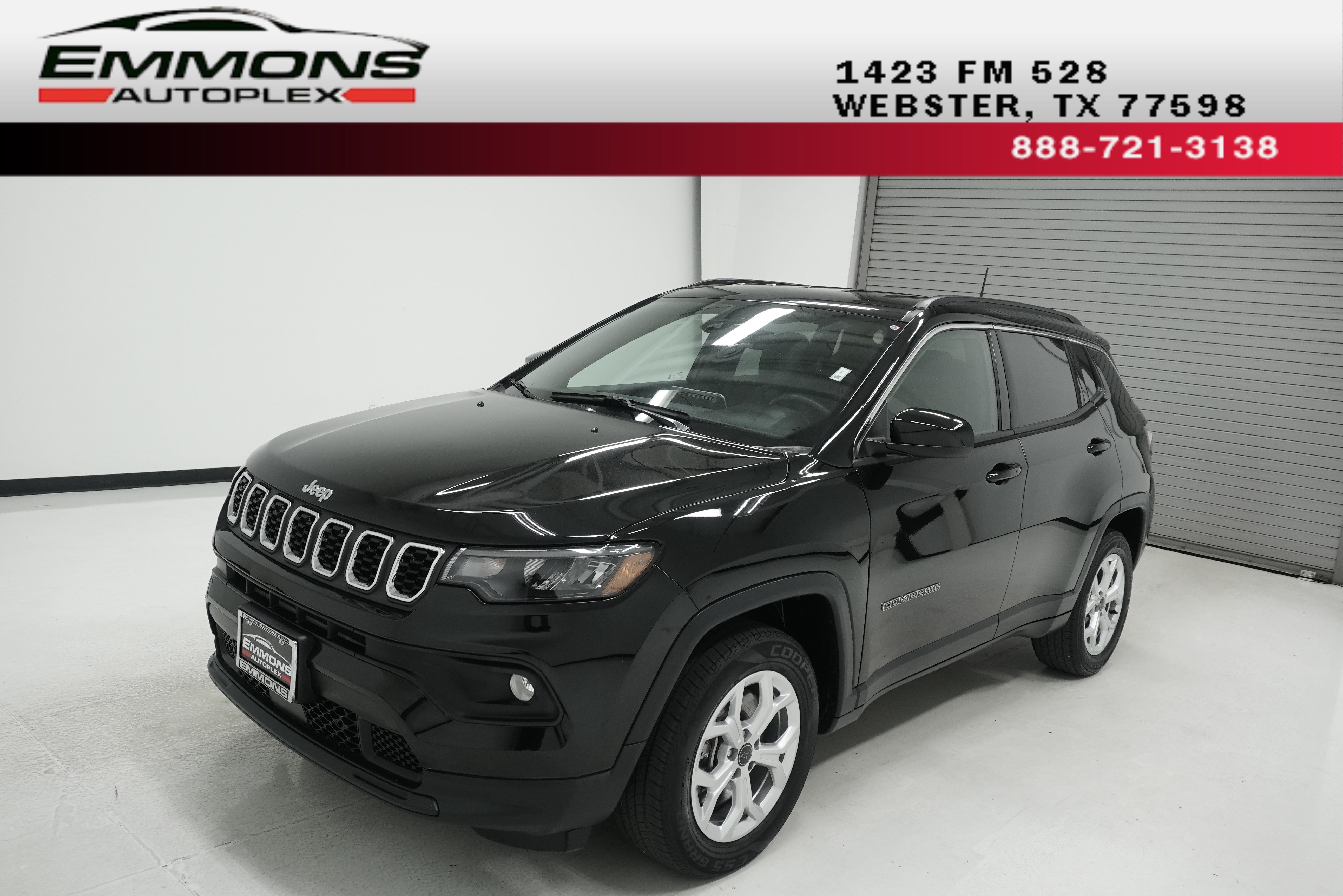 Used 2025 Jeep Compass Latitude AWD/4WD image 1