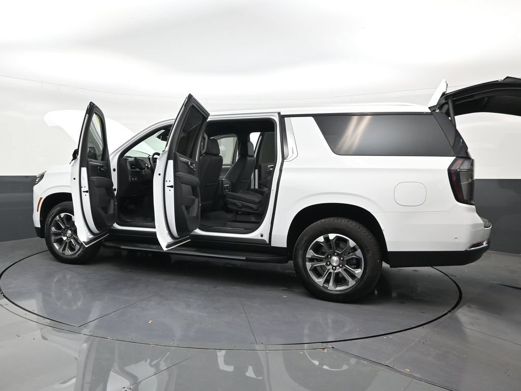 Used 2026 Chevrolet Suburban LT w/ Comfort Package RWD image 31