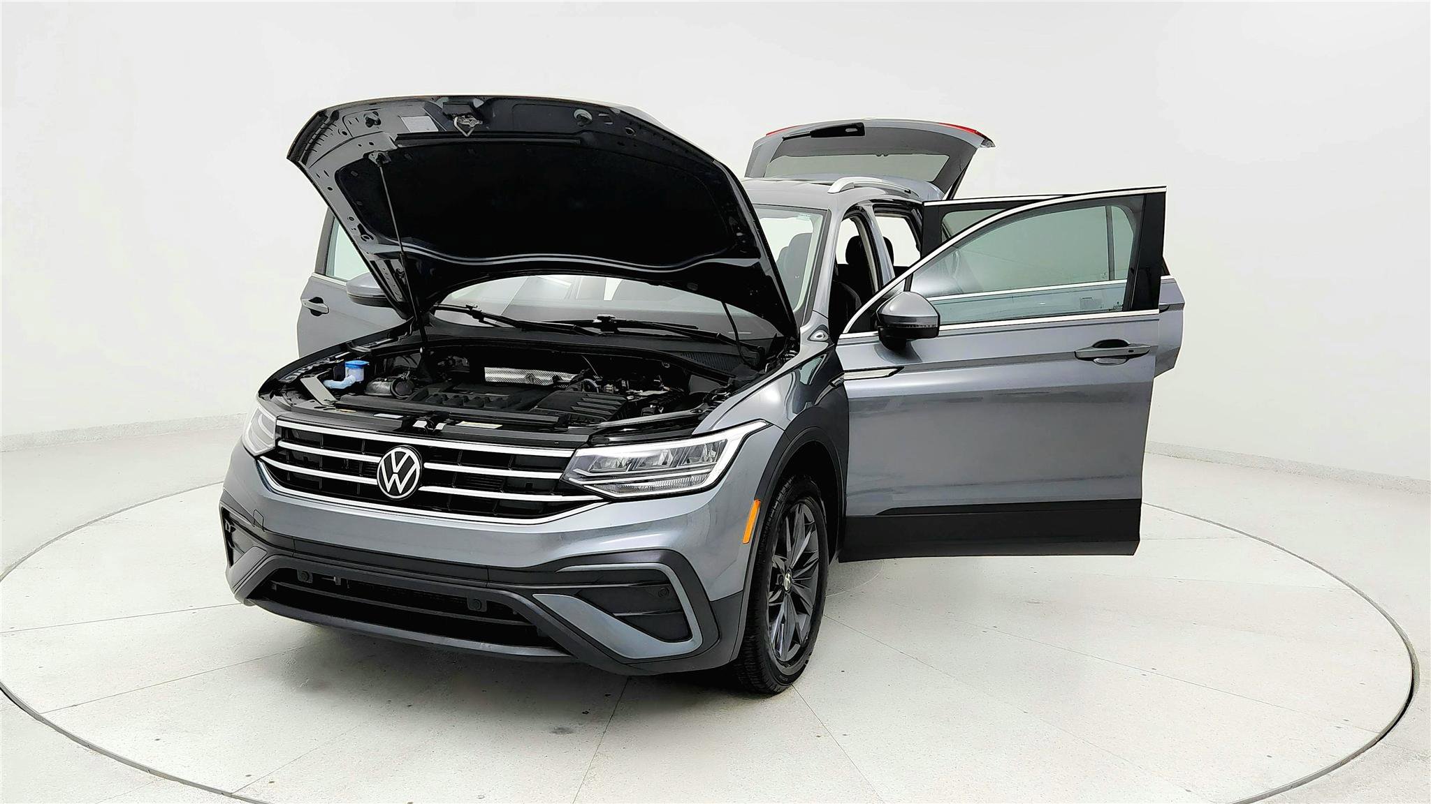 Used 2024 Volkswagen Tiguan SE image 9