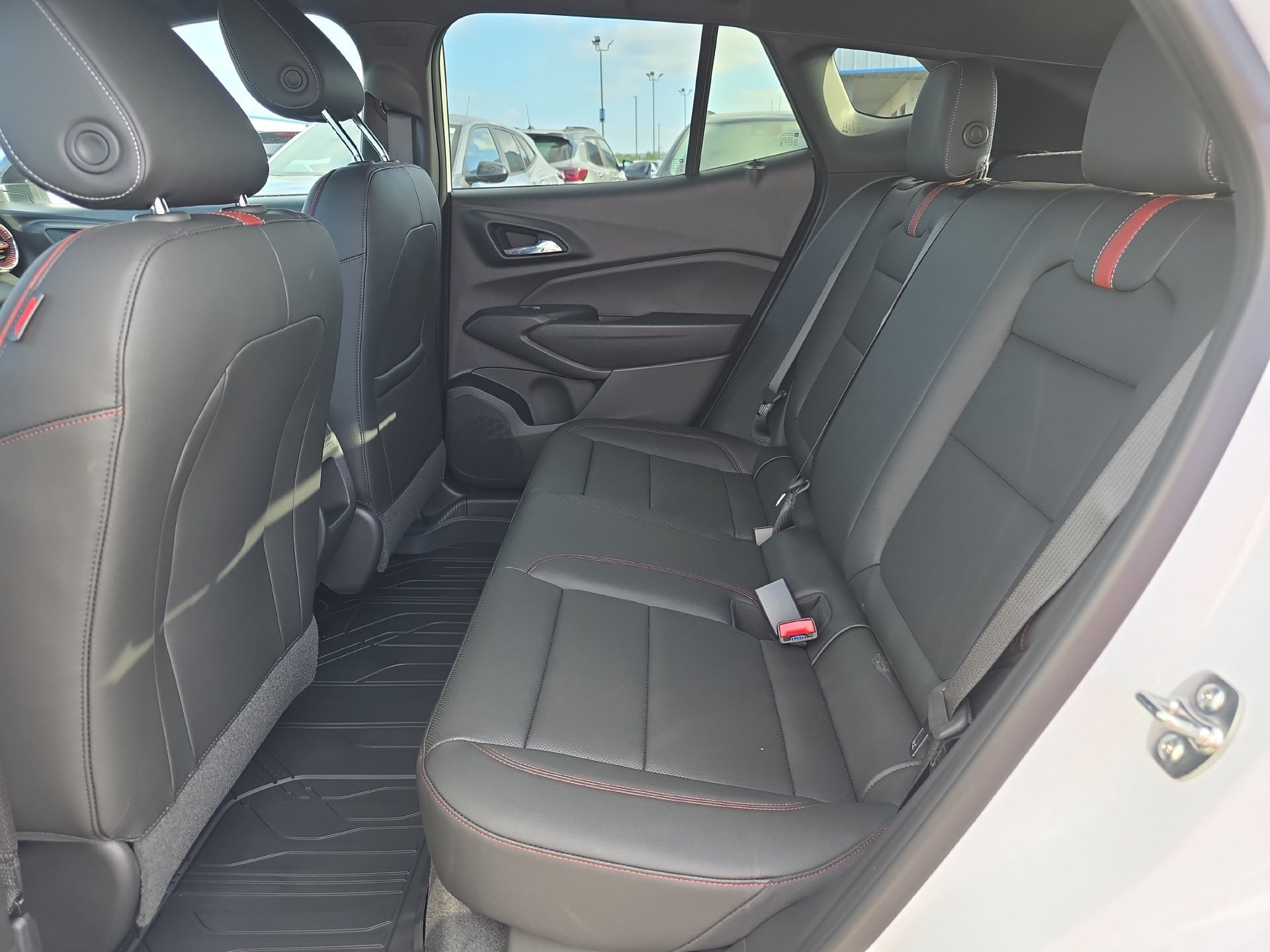 New 2026 Chevrolet Trax RS w/ Sunroof Package FWD image 7