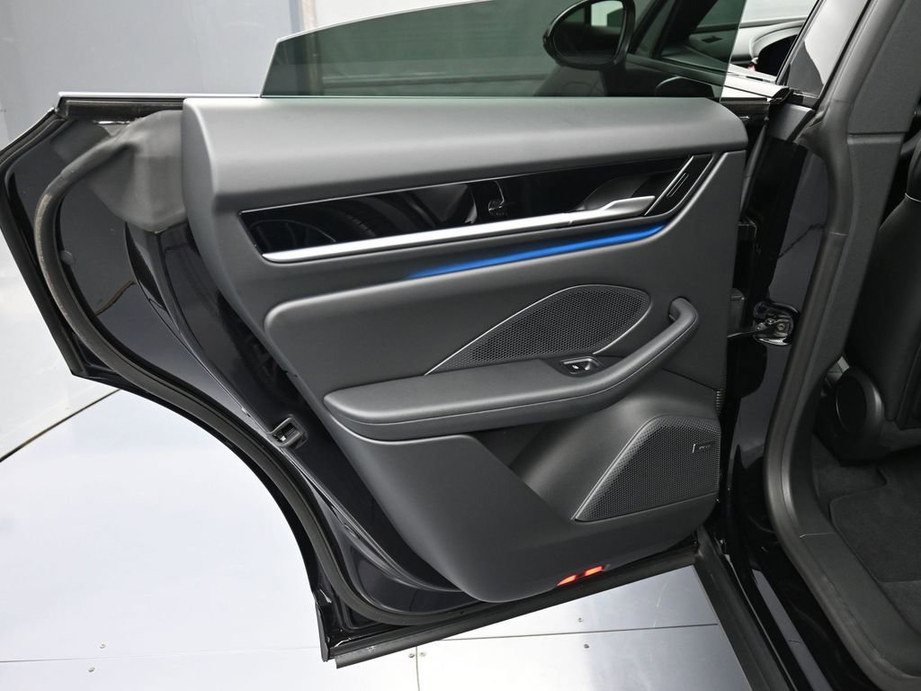 Certified 2025 Porsche Macan 4 Electric AWD/4WD image 22