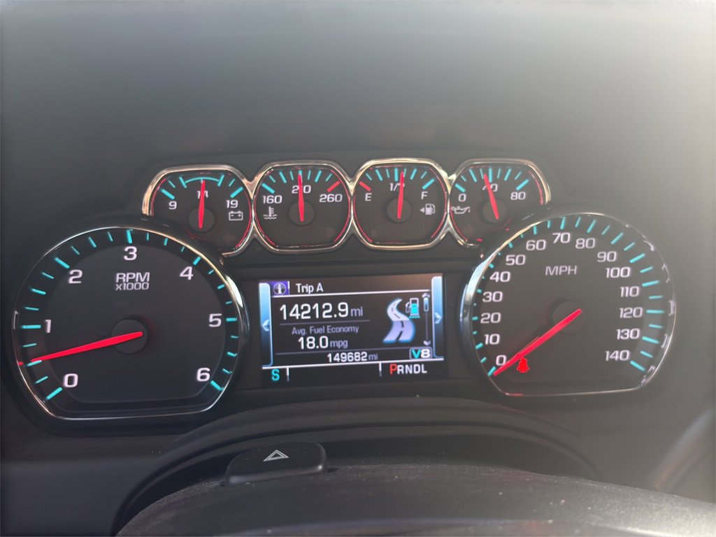 Used 2018 Chevrolet Suburban LT image 21