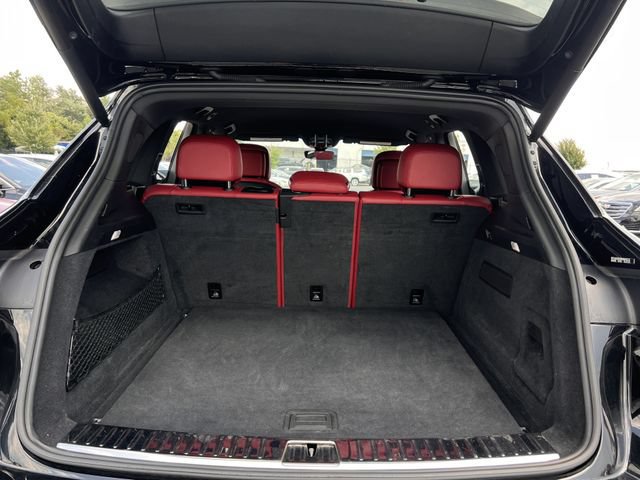 Used 2022 Porsche Cayenne AWD/4WD image 29