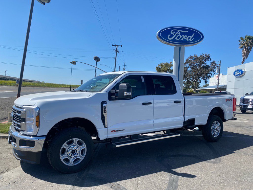 New 2025 Ford F350 XLT w/ FX4 Off-Road Package image 2