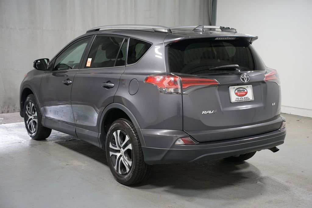Used 2018 Toyota RAV4 LE FWD image 6
