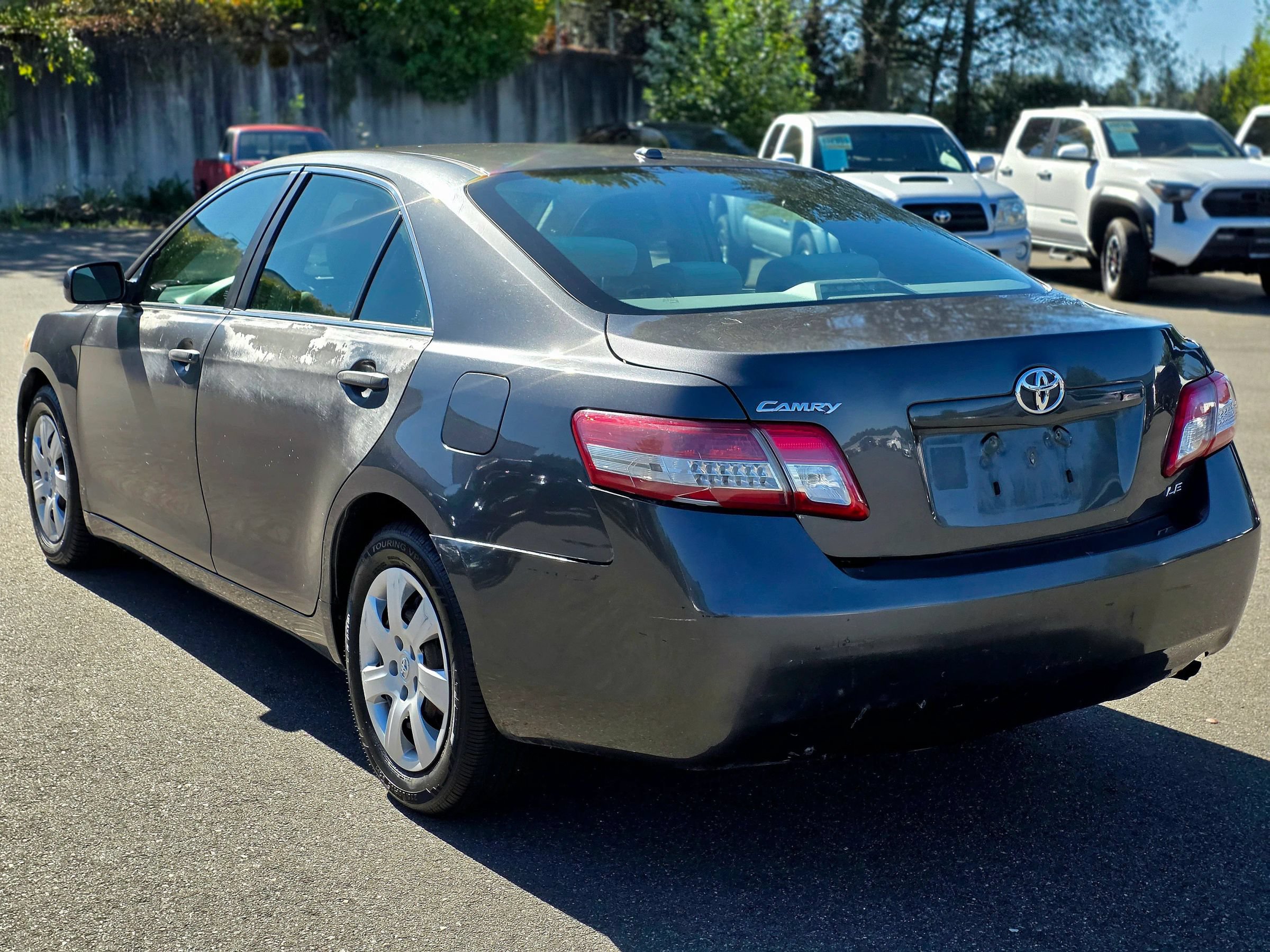 Used 2010 Toyota Camry LE FWD image 7