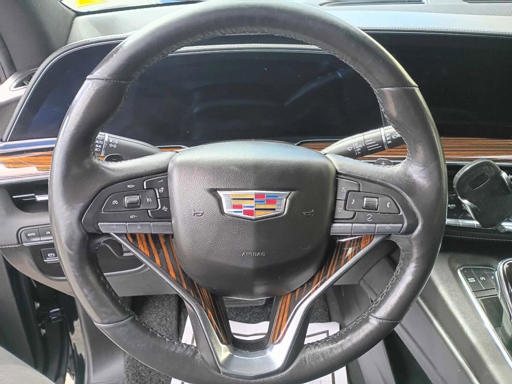 Used 2023 Cadillac Escalade ESV Luxury image 8