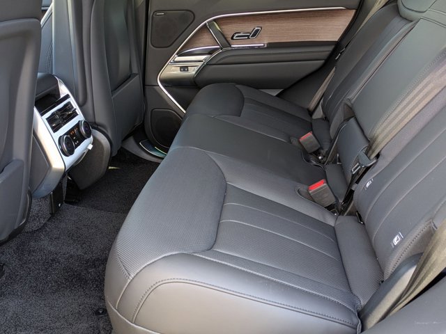 New 2026 Land Rover Range Rover SE image 17