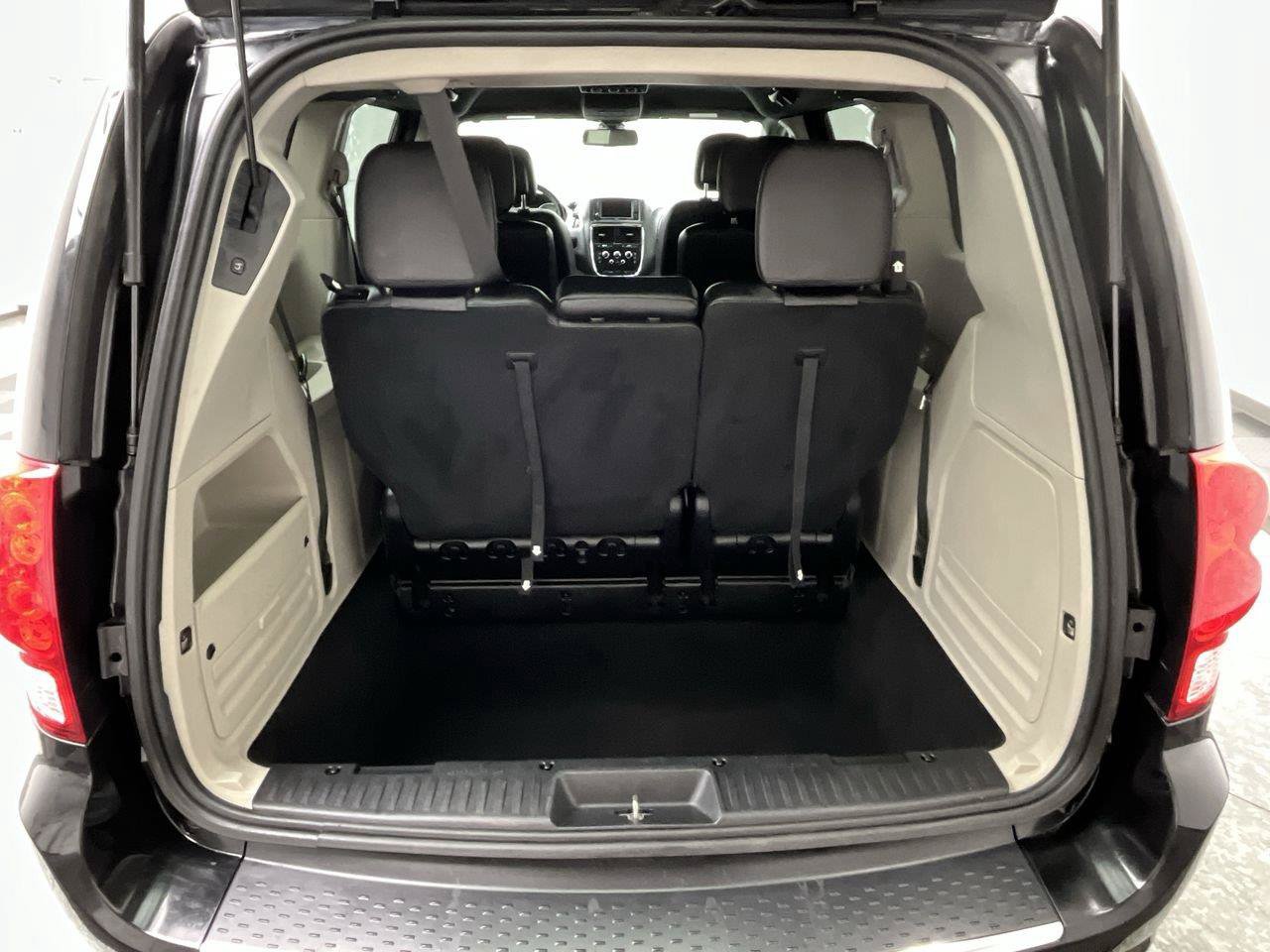 Used 2019 Dodge Grand Caravan SXT FWD image 23