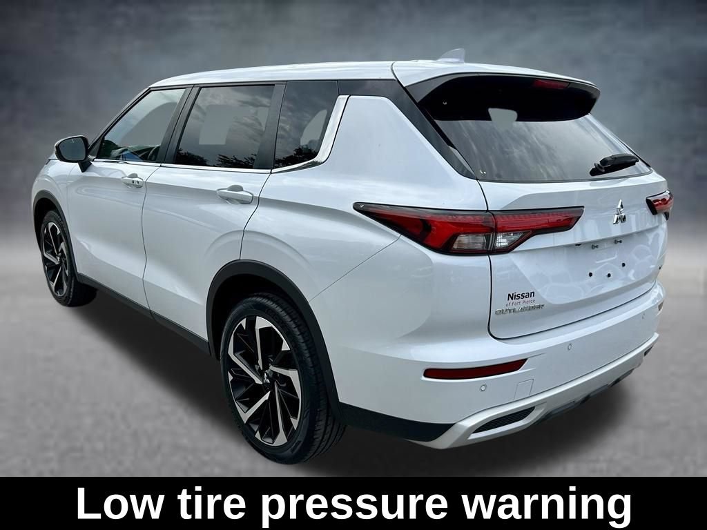 Used 2024 Mitsubishi Outlander SE AWD/4WD image 7