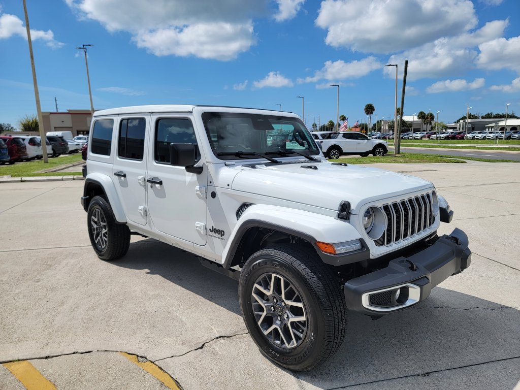 Used 2026 Jeep Wrangler Unlimited Sahara AWD/4WD image 7