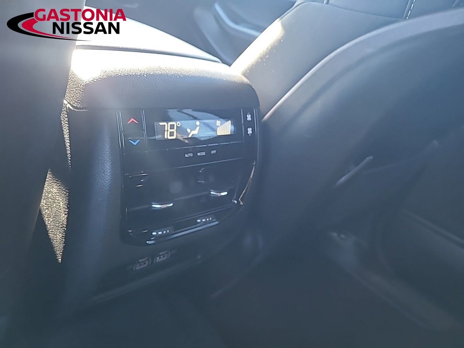 Used 2023 Jeep Grand Cherokee L Laredo image 29