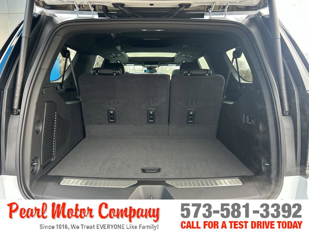 New 2026 Chevrolet Suburban Premier w/ Sun And Tow Package AWD/4WD image 25