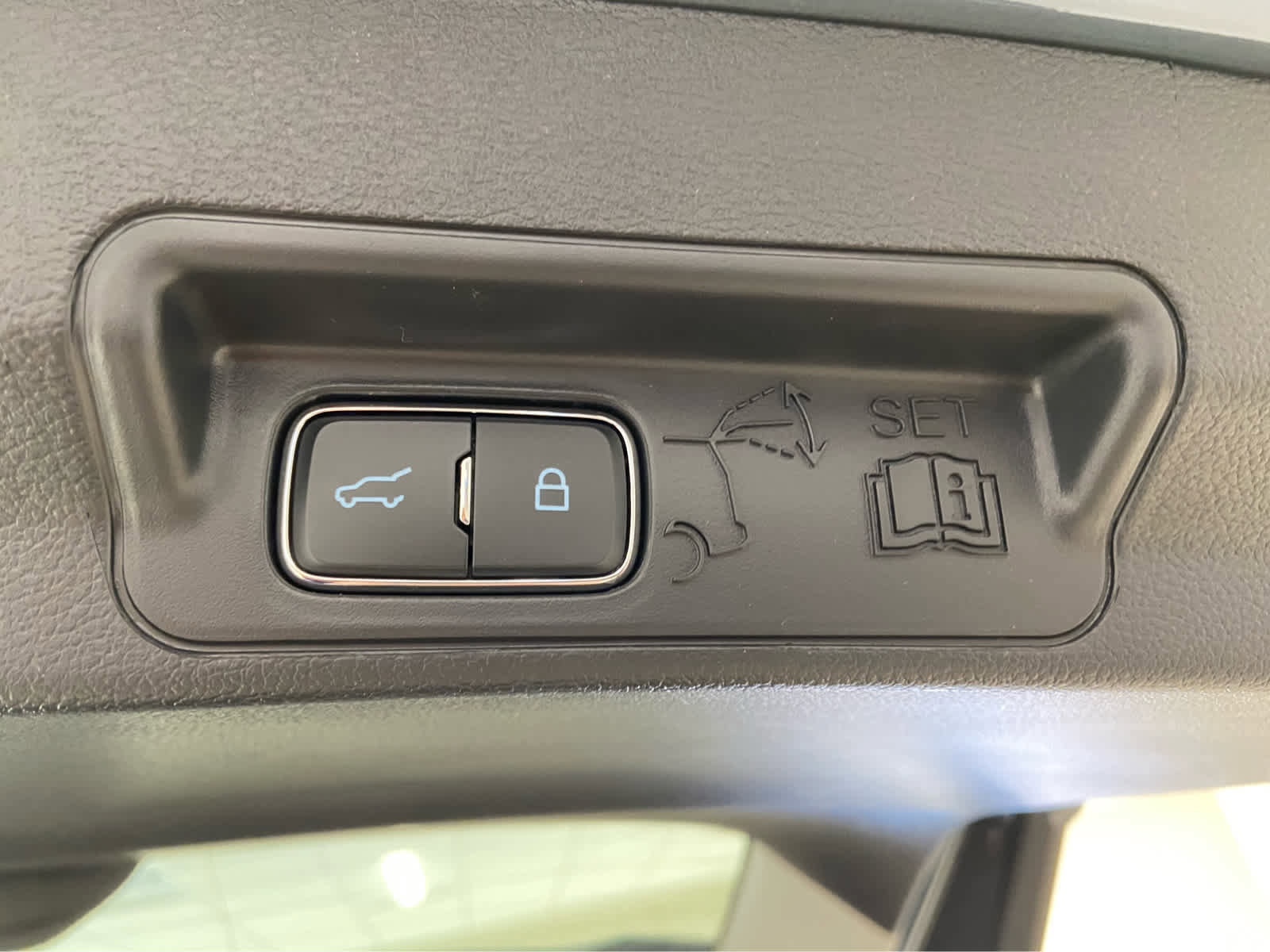 New 2026 Ford Explorer Active w/ Active Comfort Package image 9