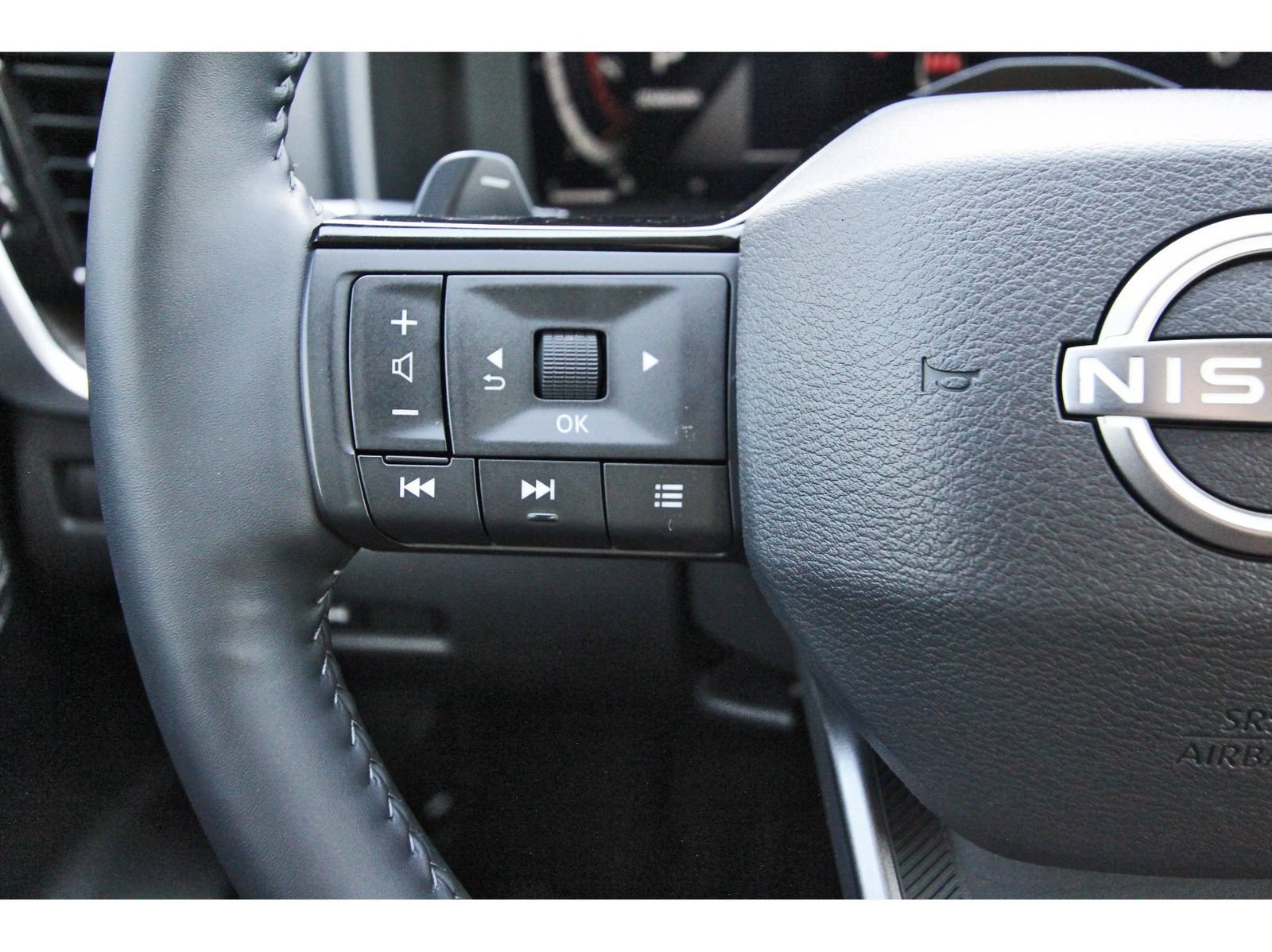 Certified 2025 Nissan Rogue Platinum w/ Tech Package FWD image 18