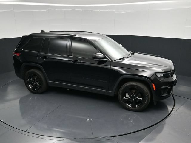 Used 2023 Jeep Grand Cherokee Limited w/ Black Appearance Package AWD/4WD image 50