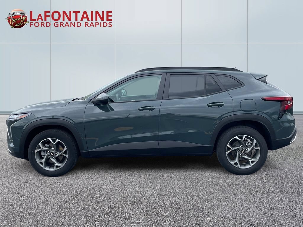 Used 2025 Chevrolet Trax LT FWD image 4