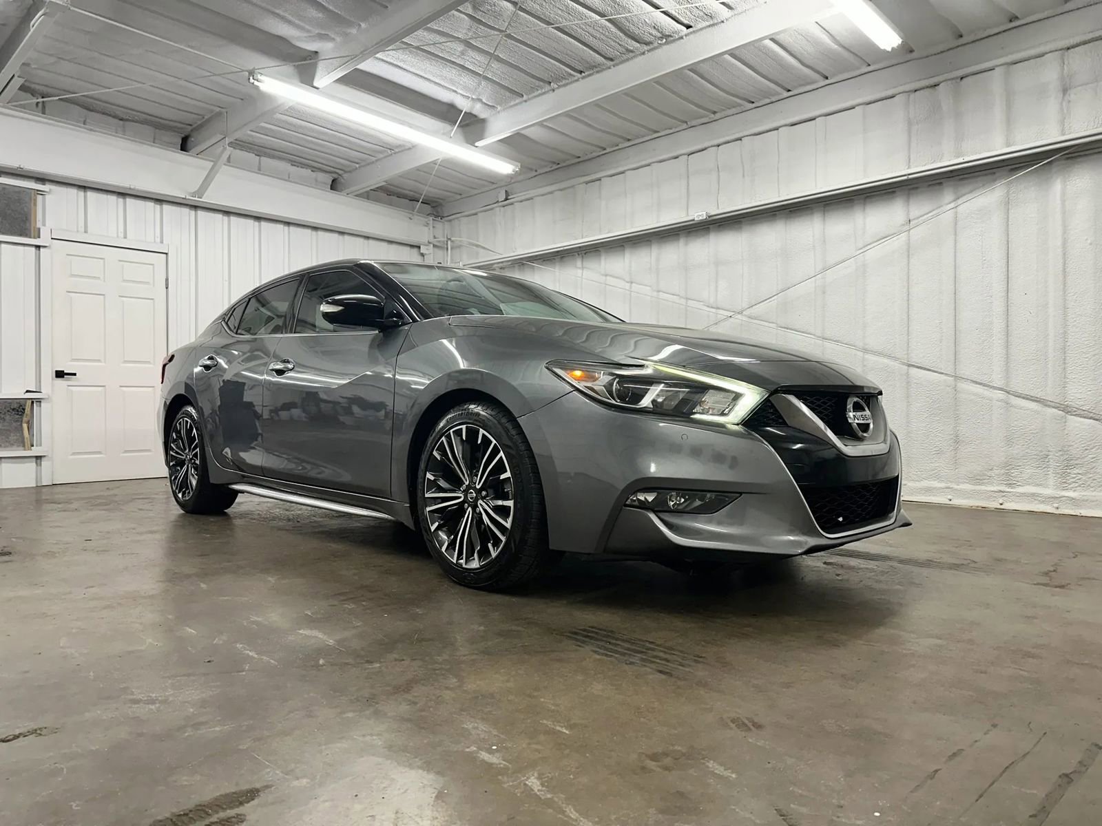 Used 2017 Nissan Maxima 3.5 SV w/ Dynamic Package FWD image 2