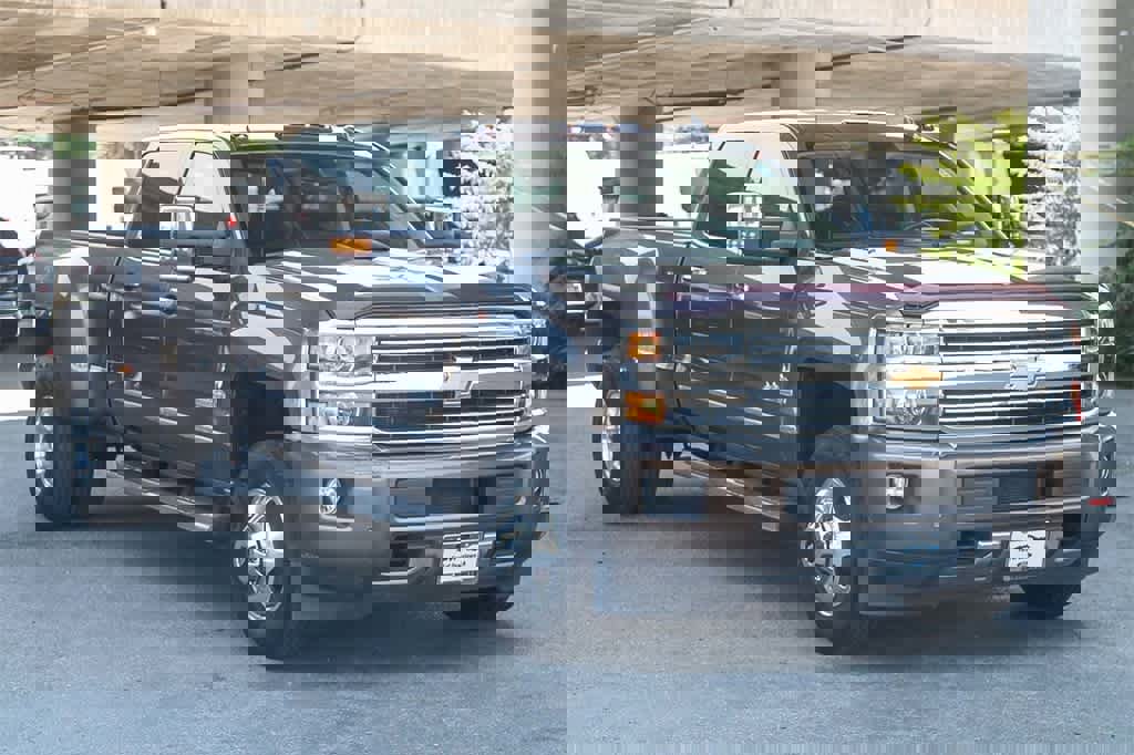 Used 2015 Chevrolet Silverado 3500 High Country w/ Duramax Plus Package image 3