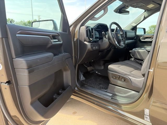 Used 2024 Chevrolet Silverado 1500 LT AWD/4WD image 9