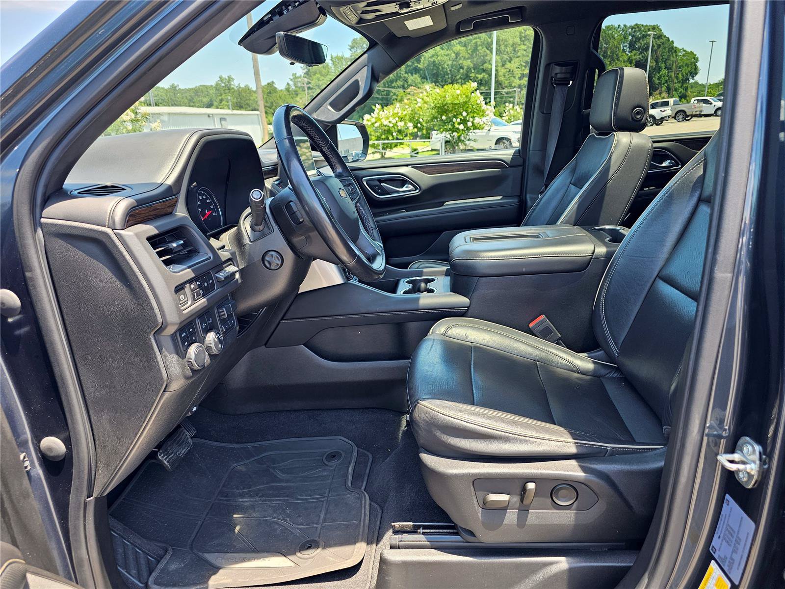 Used 2021 Chevrolet Tahoe Premier w/ Premium Package AWD/4WD image 17