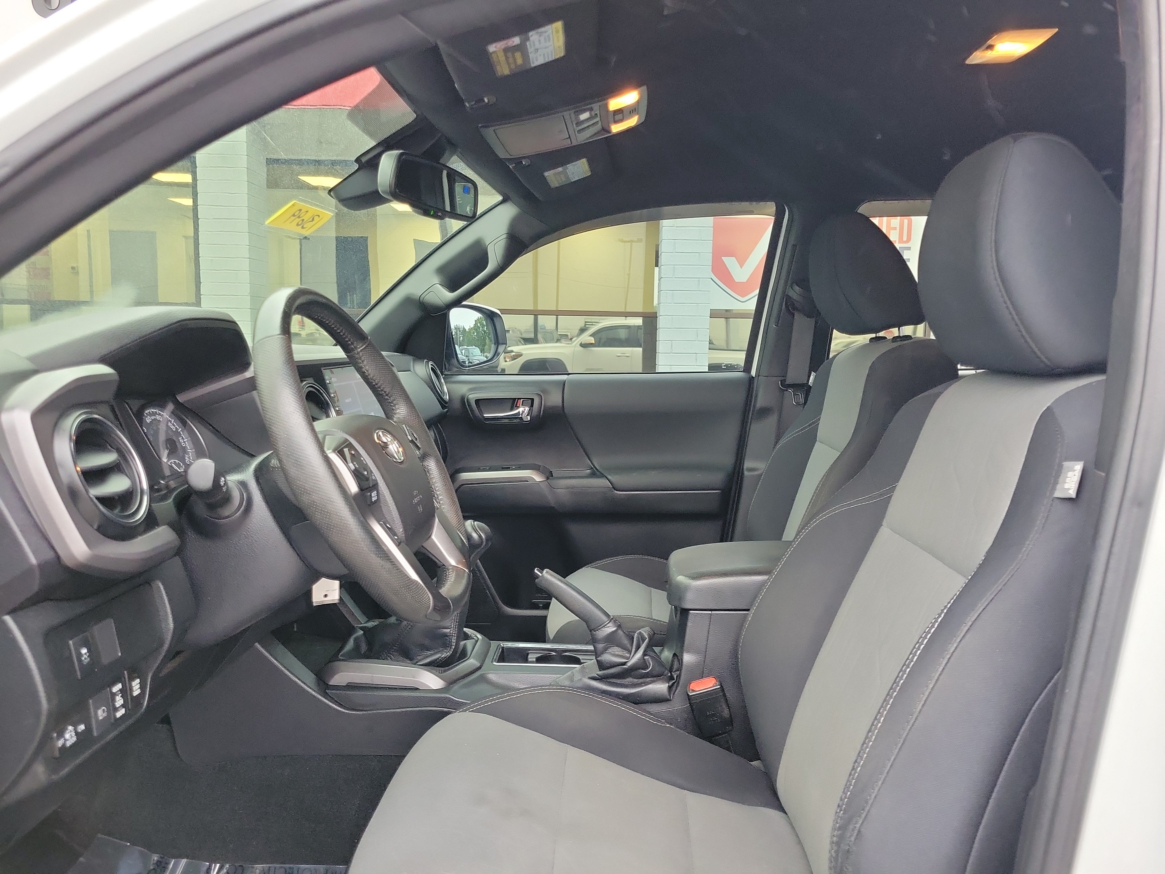 Used 2021 Toyota Tacoma TRD Off-Road AWD/4WD image 15