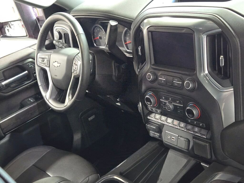 Used 2022 Chevrolet Silverado 3500 LTZ w/ LTZ Plus Package image 12