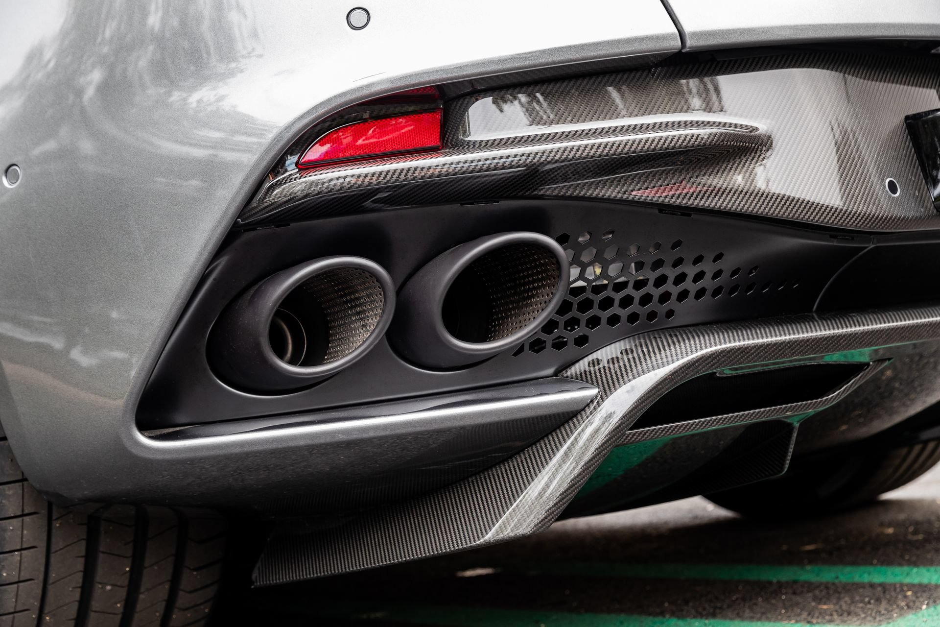 Used 2019 Aston Martin DBS Superleggera RWD image 5