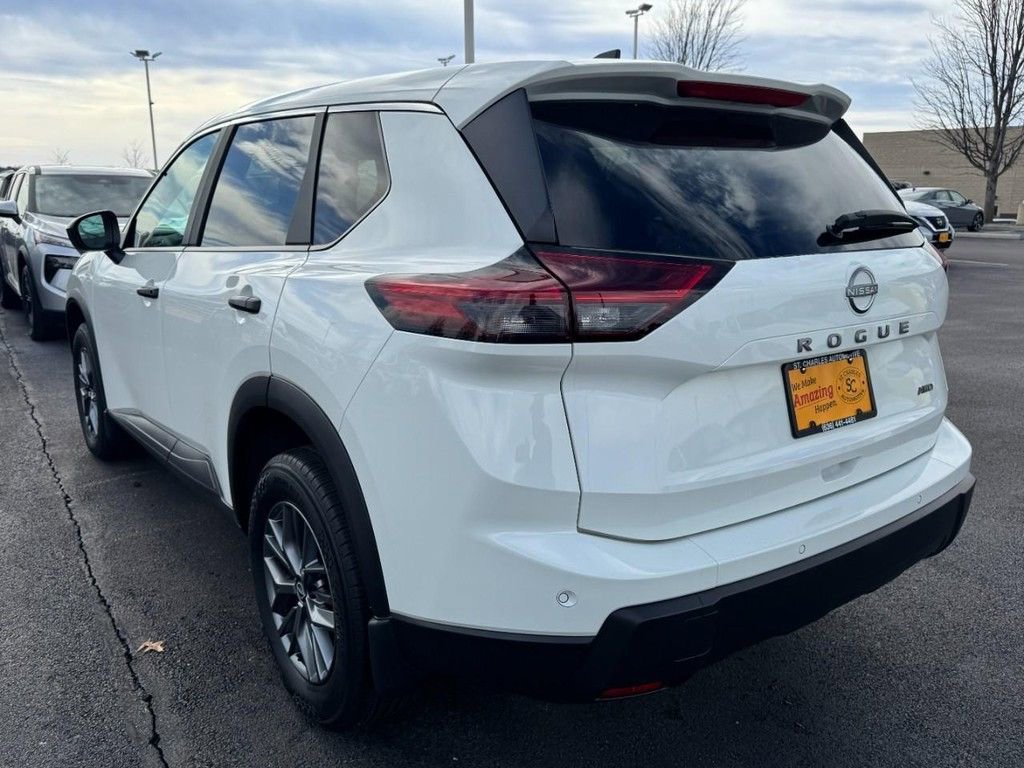 Used 2025 Nissan Rogue S image 5