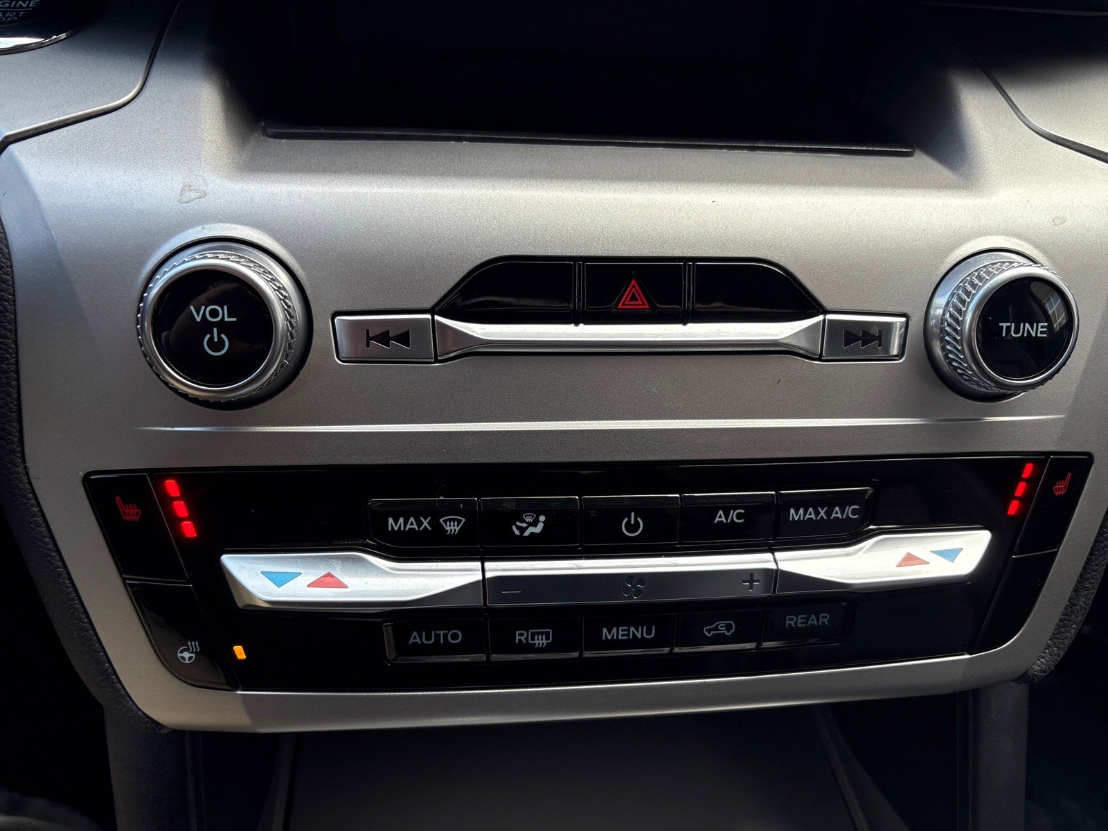 Used 2022 Ford Explorer XLT w/ Equipment Group 202A image 23