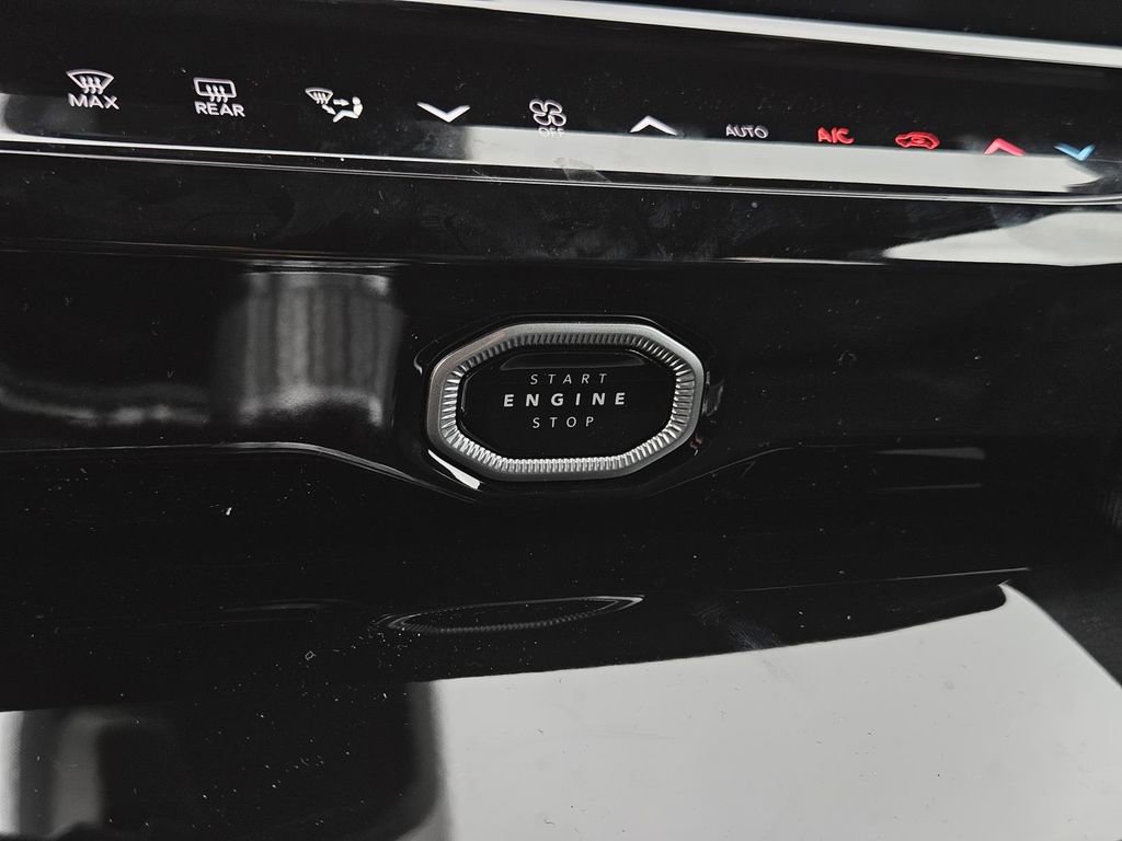 New 2026 Jeep Grand Cherokee Altitude image 20