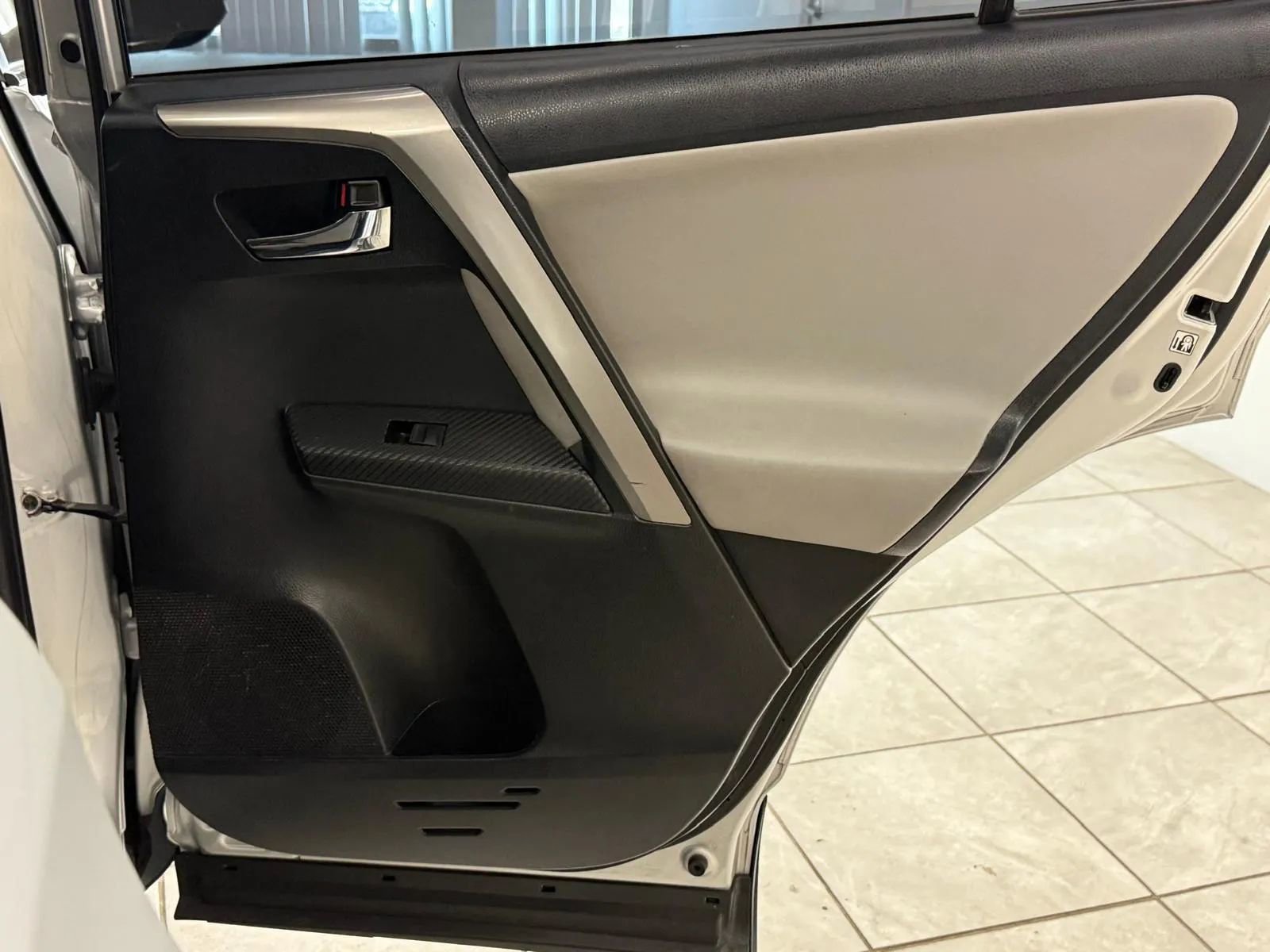 Used 2015 Toyota RAV4 Limited image 37