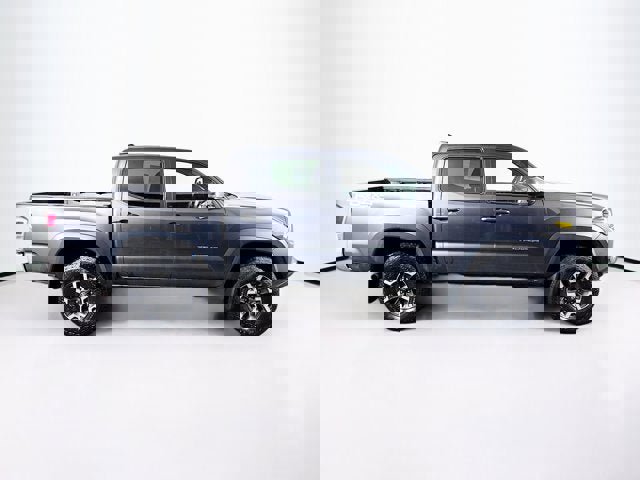 Used 2023 Toyota Tacoma TRD Off-Road image 4