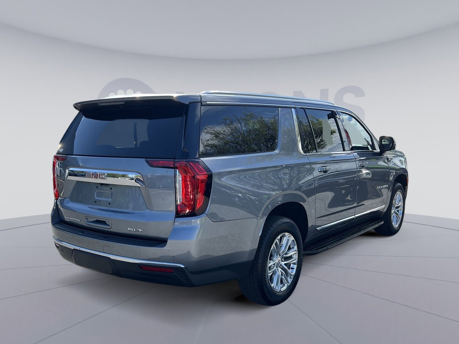 Used 2022 GMC Yukon XL SLT w/ SLT Premium Package image 16