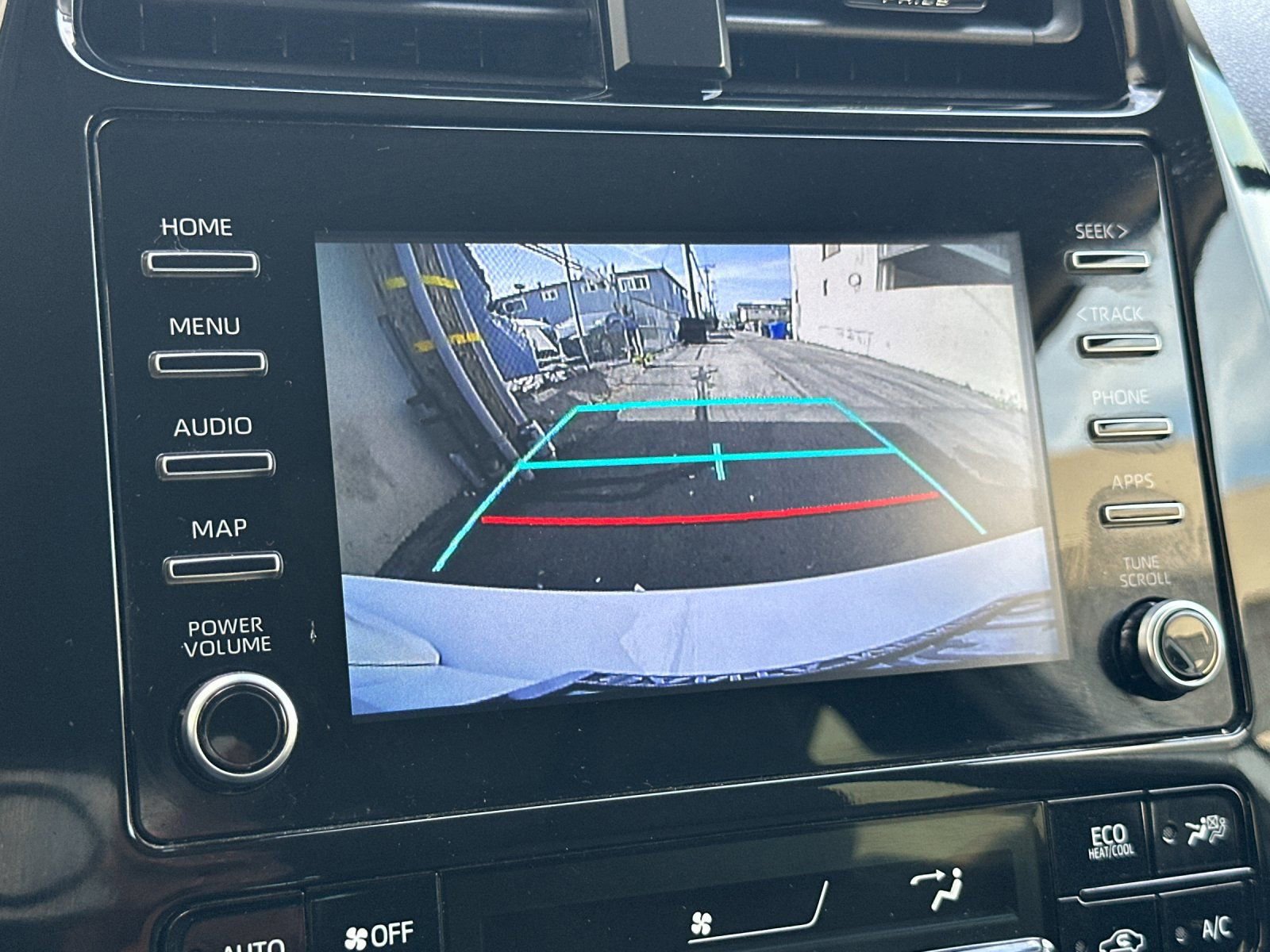 Used 2020 Toyota Prius LE image 22