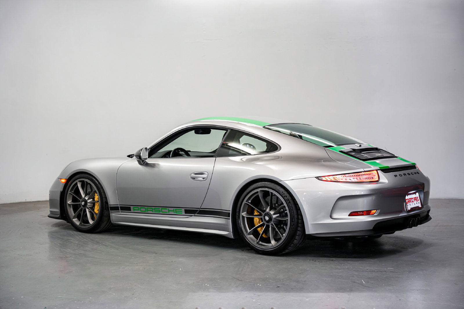 Used 2016 Porsche 911 R RWD image 8