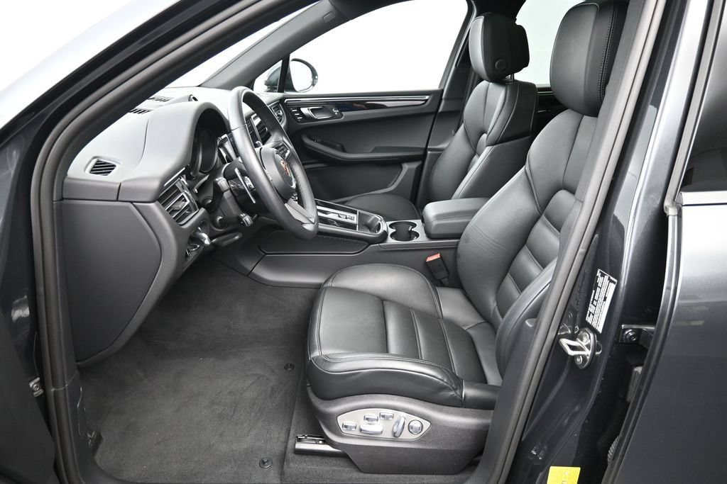 Certified 2026 Porsche Macan AWD/4WD image 10