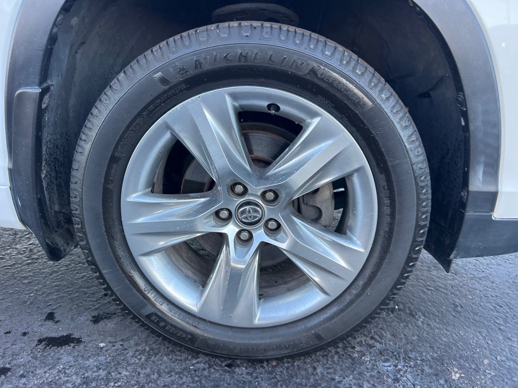 Used 2017 Toyota Highlander Limited AWD/4WD image 46