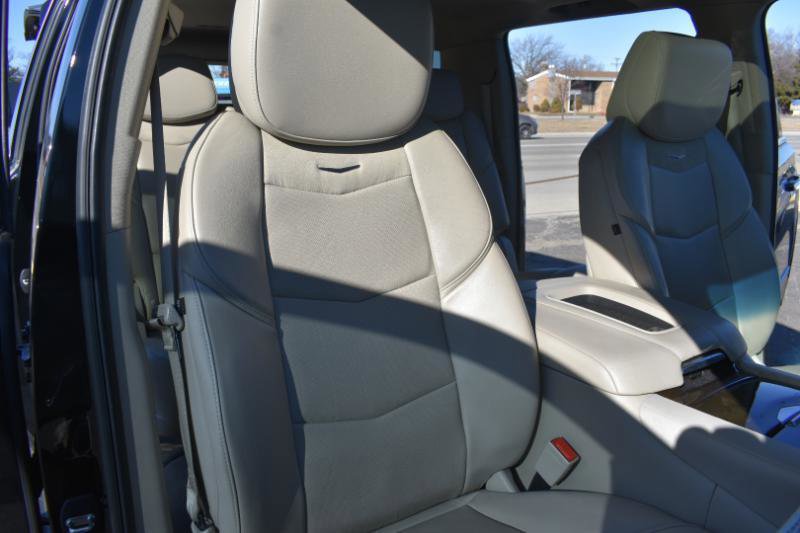 Used 2019 Cadillac Escalade ESV Luxury image 17