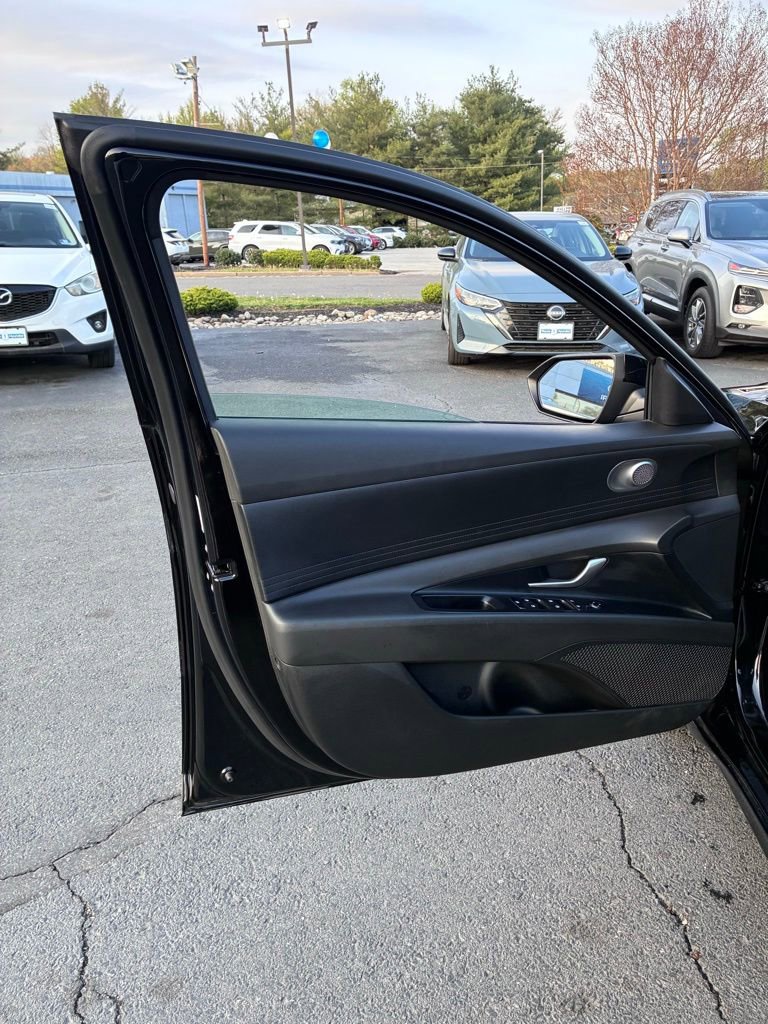 Used 2024 Hyundai Elantra SE FWD image 41